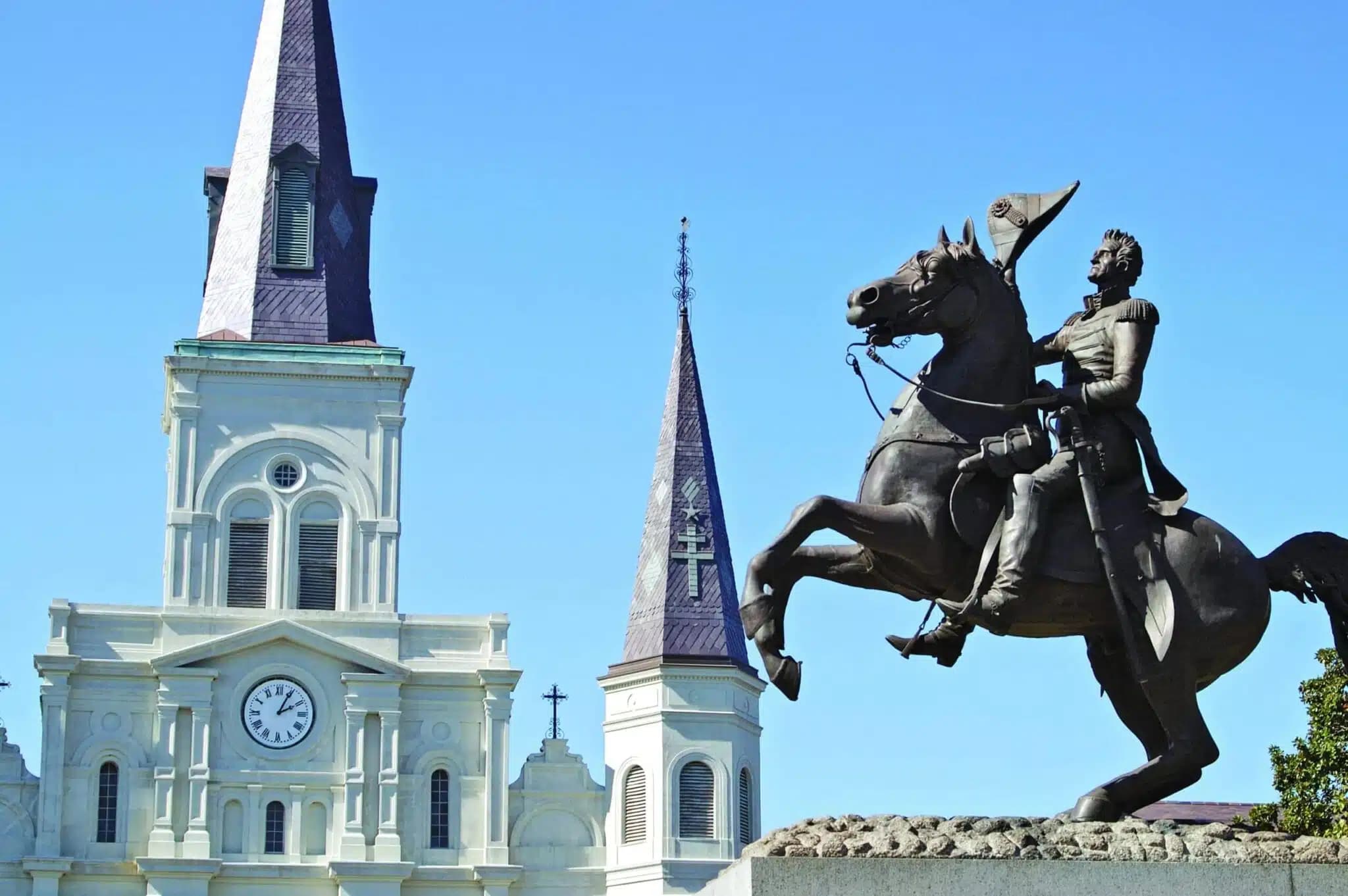 Andrew Jackson statue with the St Louis cathedral in the background